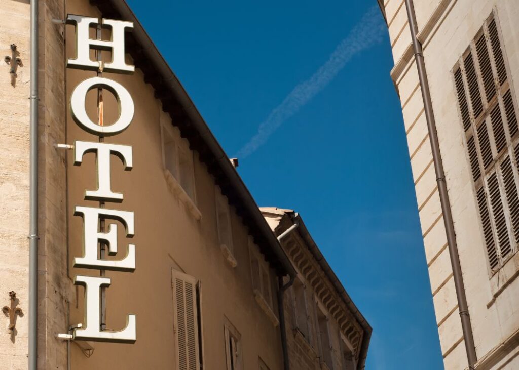 L’Impatto dell’affitto breve sulla scomparsa dei piccoli alberghi italiani