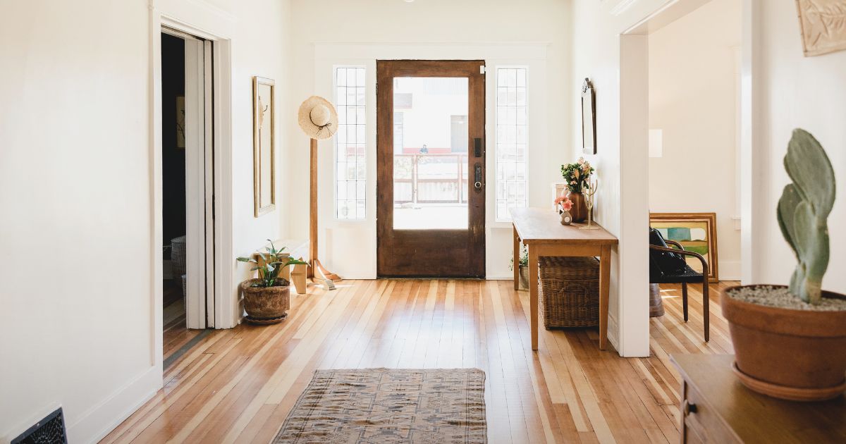 Arredare l’ingresso di casa: consigli per uno spazio accogliente e funzionale
